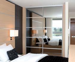 Benefits of a sliding door wardrobe
